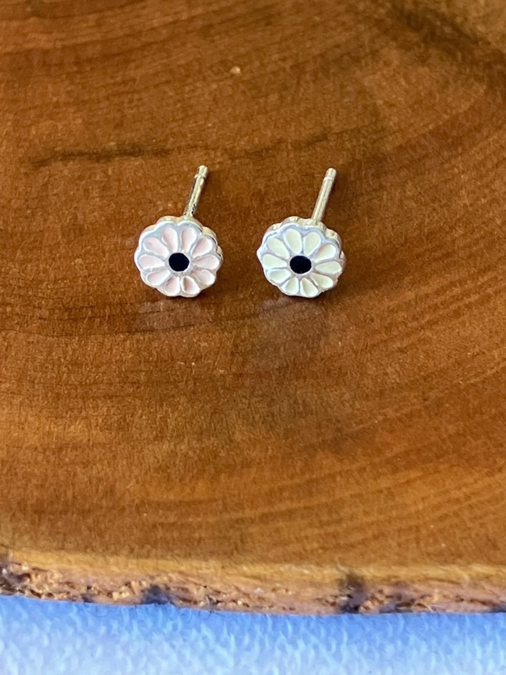 Sterling Daisy Flower post earrings